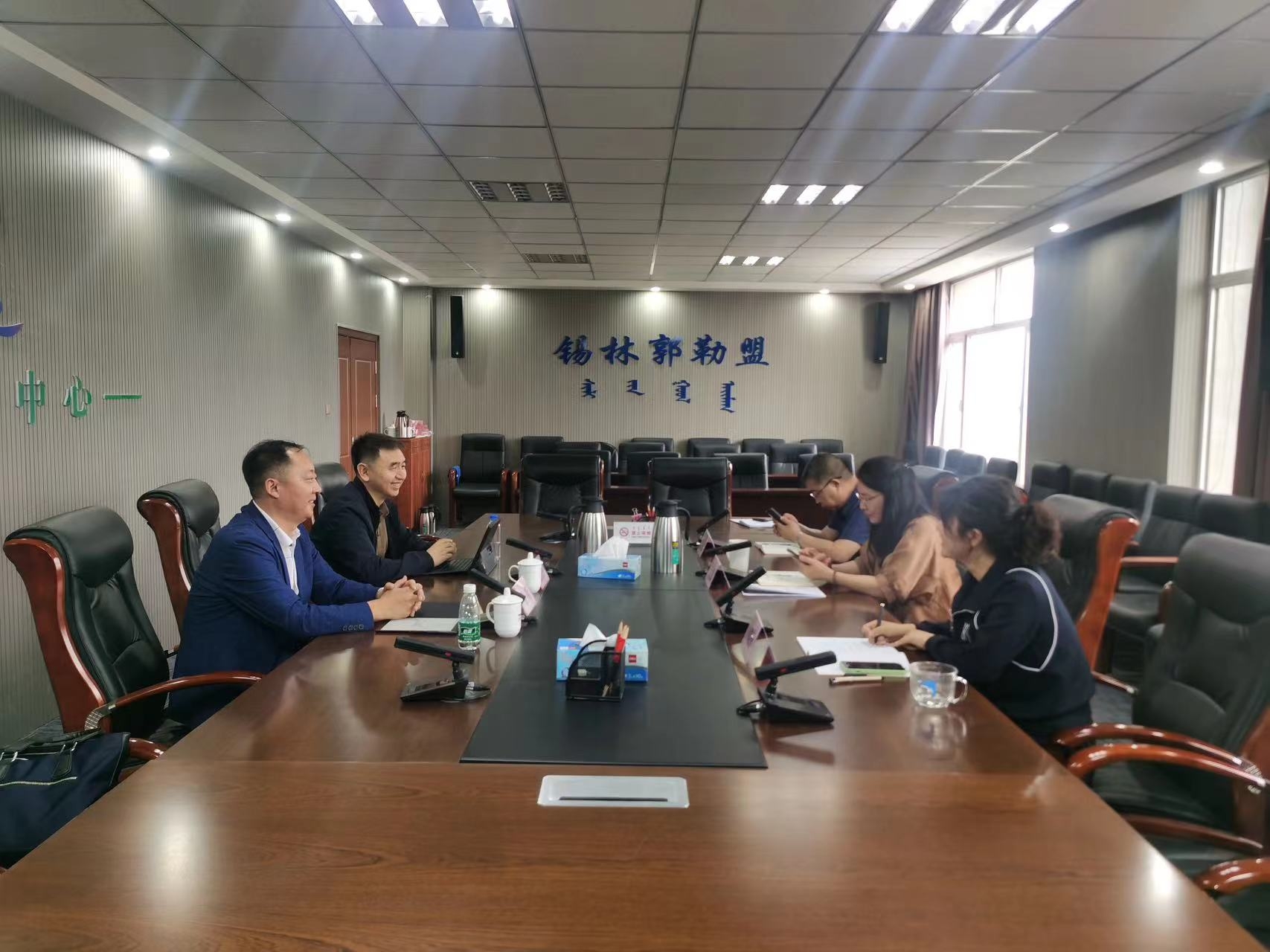 锡盟科技局与呼和浩特民族学院共话人工智能及大数据领域合作